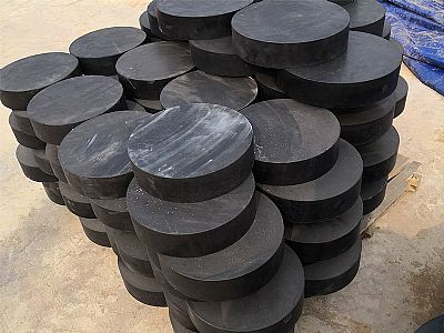 烟台板式橡胶支座由若干层橡胶片与薄钢板经加压硫化